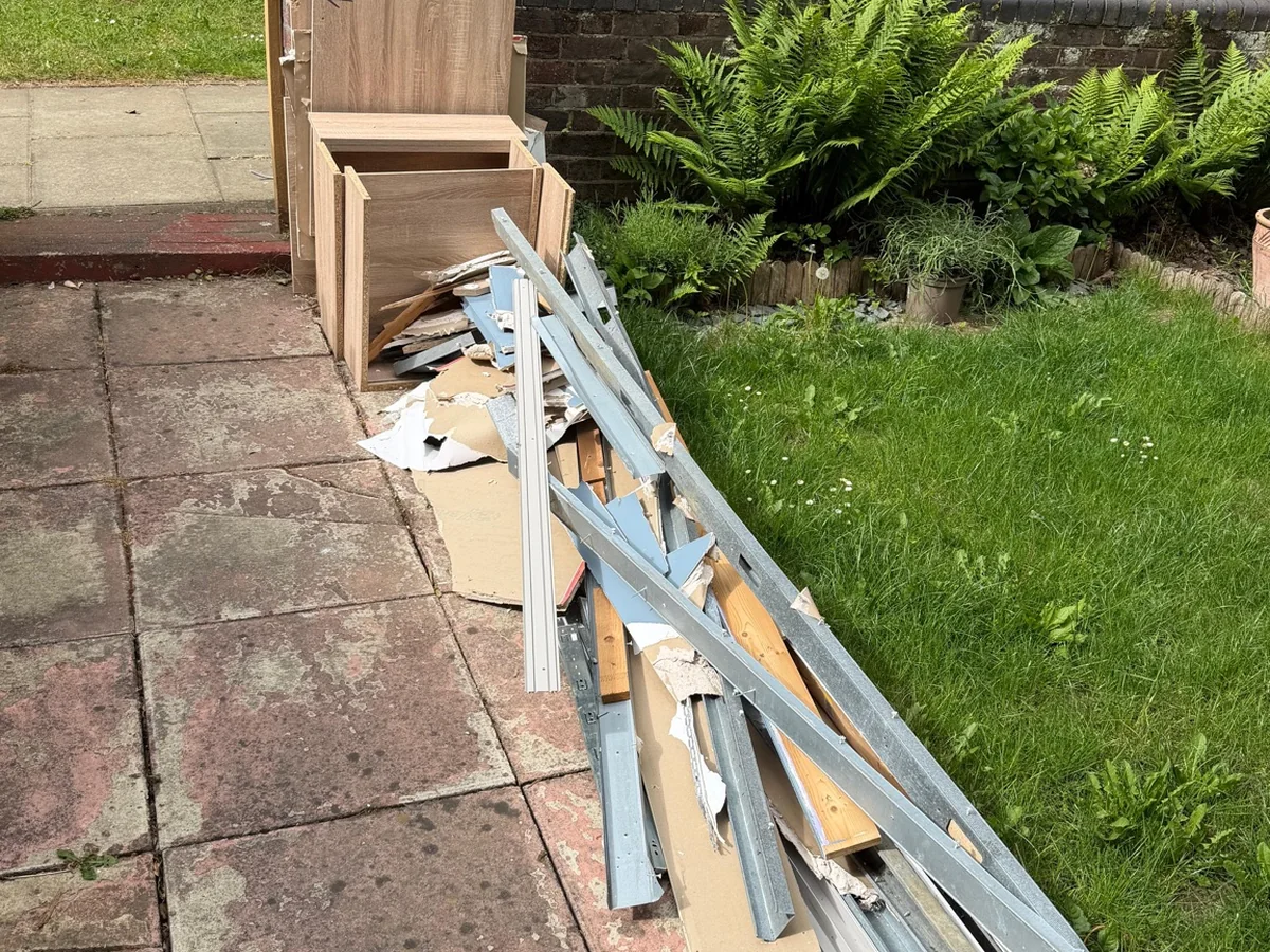 Items before property clearance by Disposo